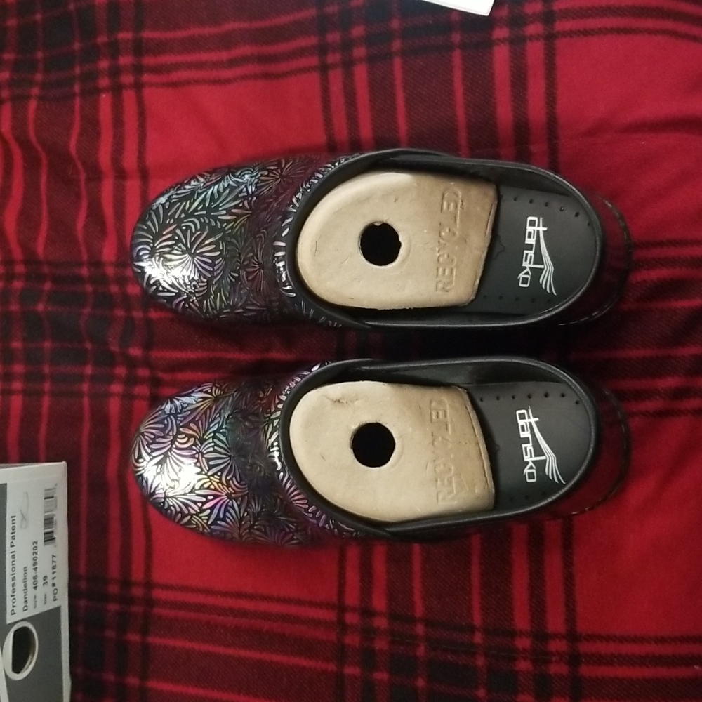 Brand New Dansko Professional  Nurse shoes  (Dandelion Patent .. Never used ..
